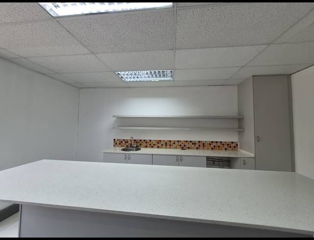 260M² OFFICE TO LET IN HYDE PARK